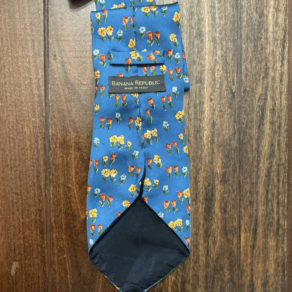 Vintage Banana Republic Italy Men's‎ Blue Floral Pattern 100% Silk Neck Tie
